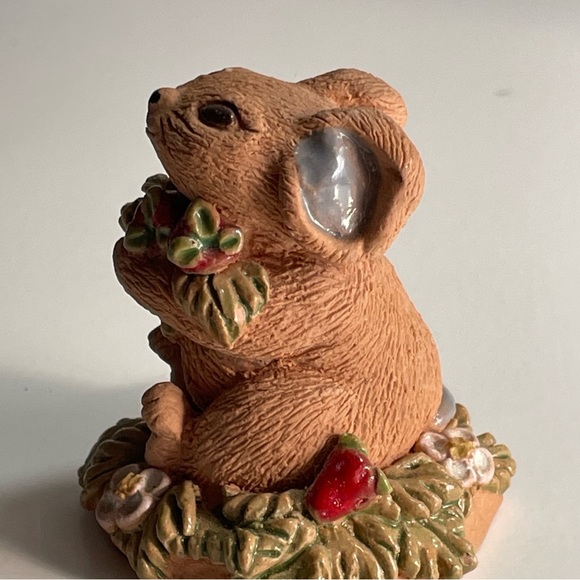 Mouse with Strawberries Figurine by June Sears Terracotta and glazed, signed vtg - Picture 4 of 8